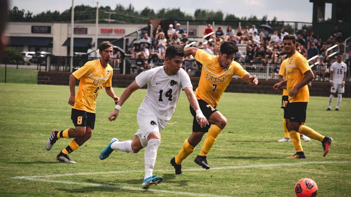 Como a tecnologia semiautomatizada está moldando o futebol e as apostas esportivas