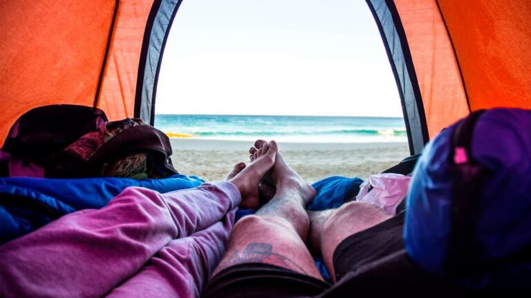 Acampar na praia: guia rápido e dicas essenciais