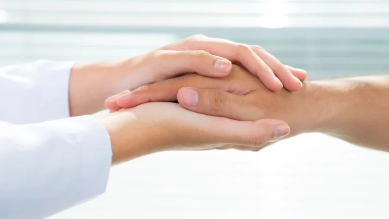 Como ajudar um familiar a buscar tratamento em uma clínica de recuperação